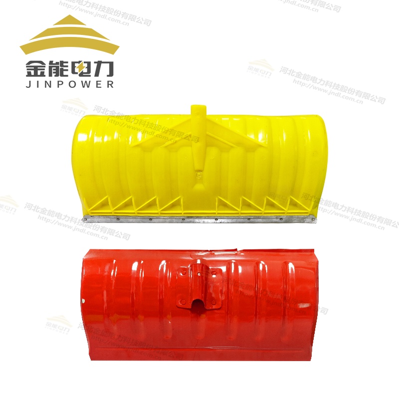 复合PE/铁质双材质推雪板加强筋设计
